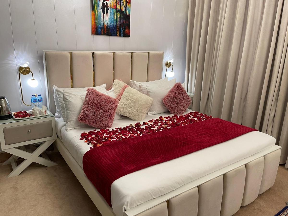 The Life Style Lodges Opp Centaurus Mall Исламабад Екстериор снимка