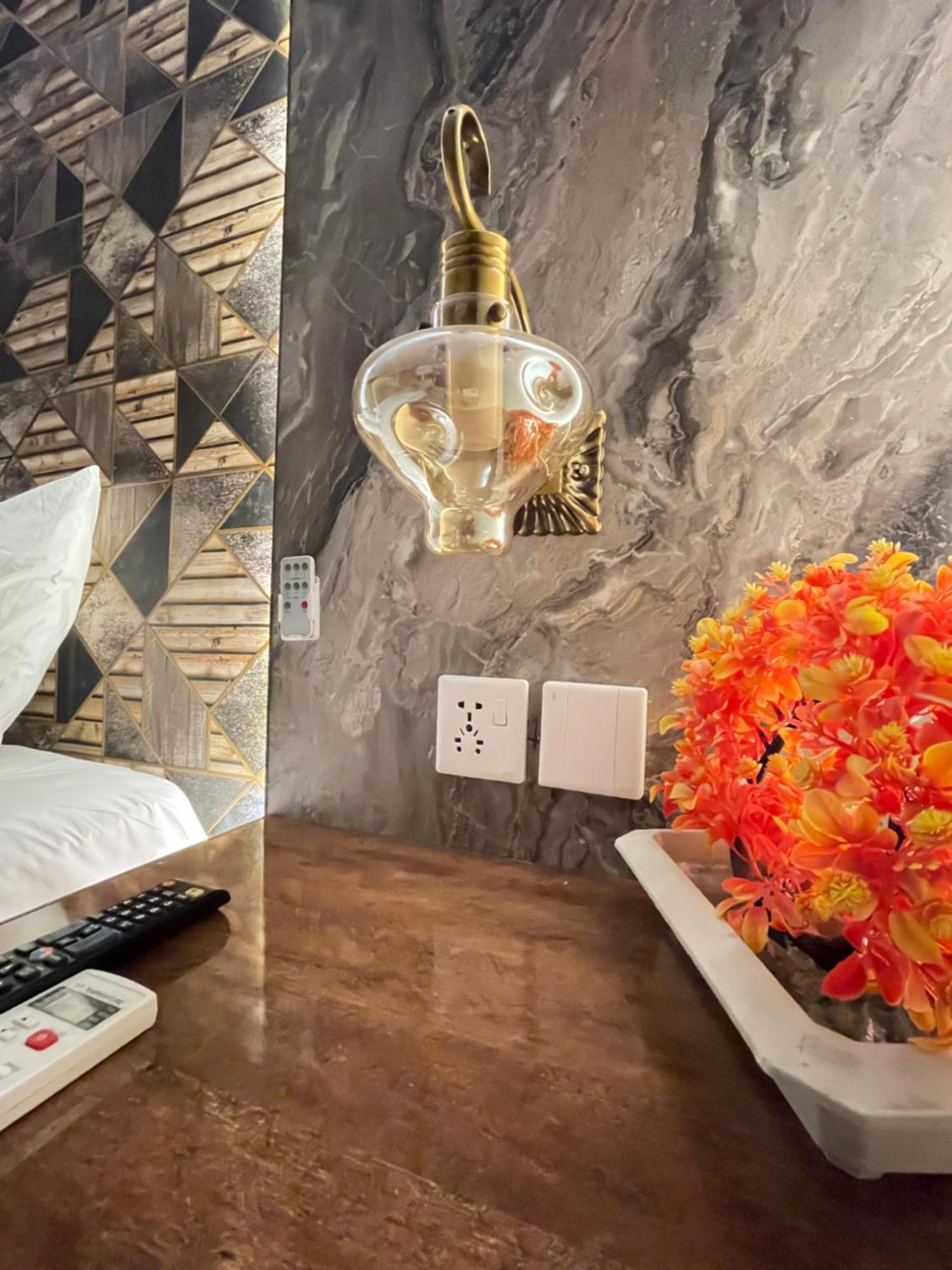 The Life Style Lodges Opp Centaurus Mall Исламабад Екстериор снимка