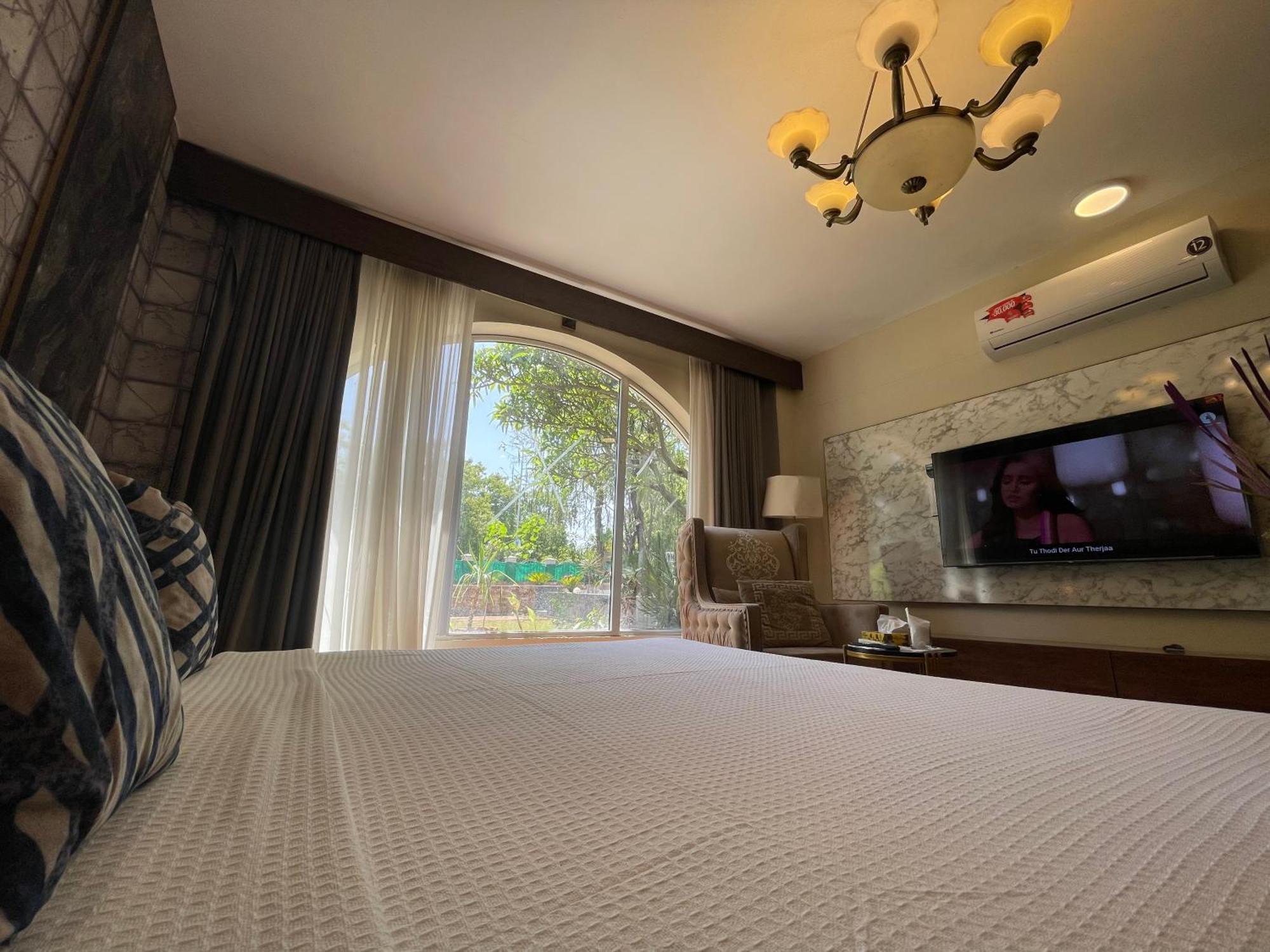 The Life Style Lodges Opp Centaurus Mall Исламабад Екстериор снимка