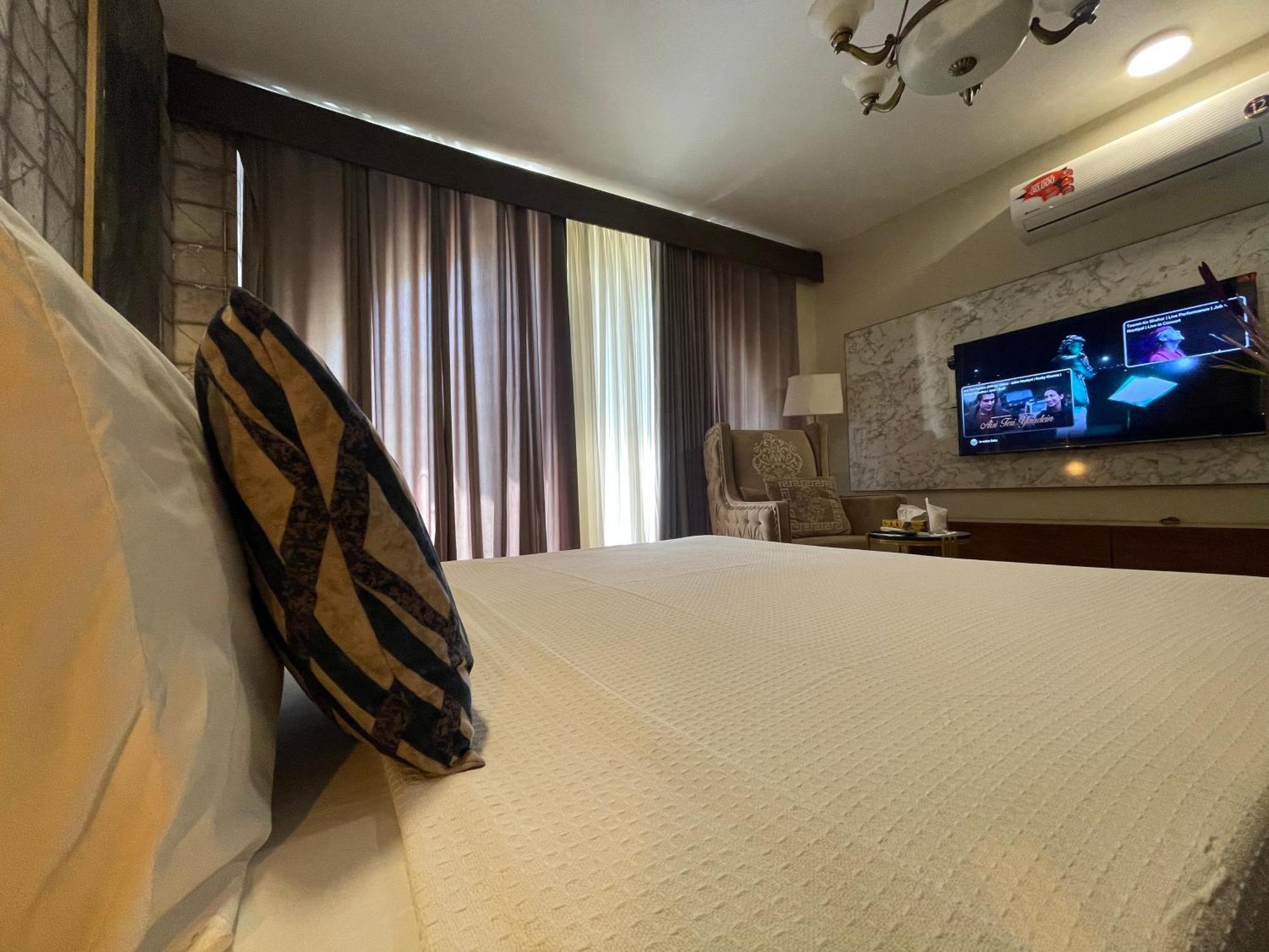 The Life Style Lodges Opp Centaurus Mall Исламабад Екстериор снимка