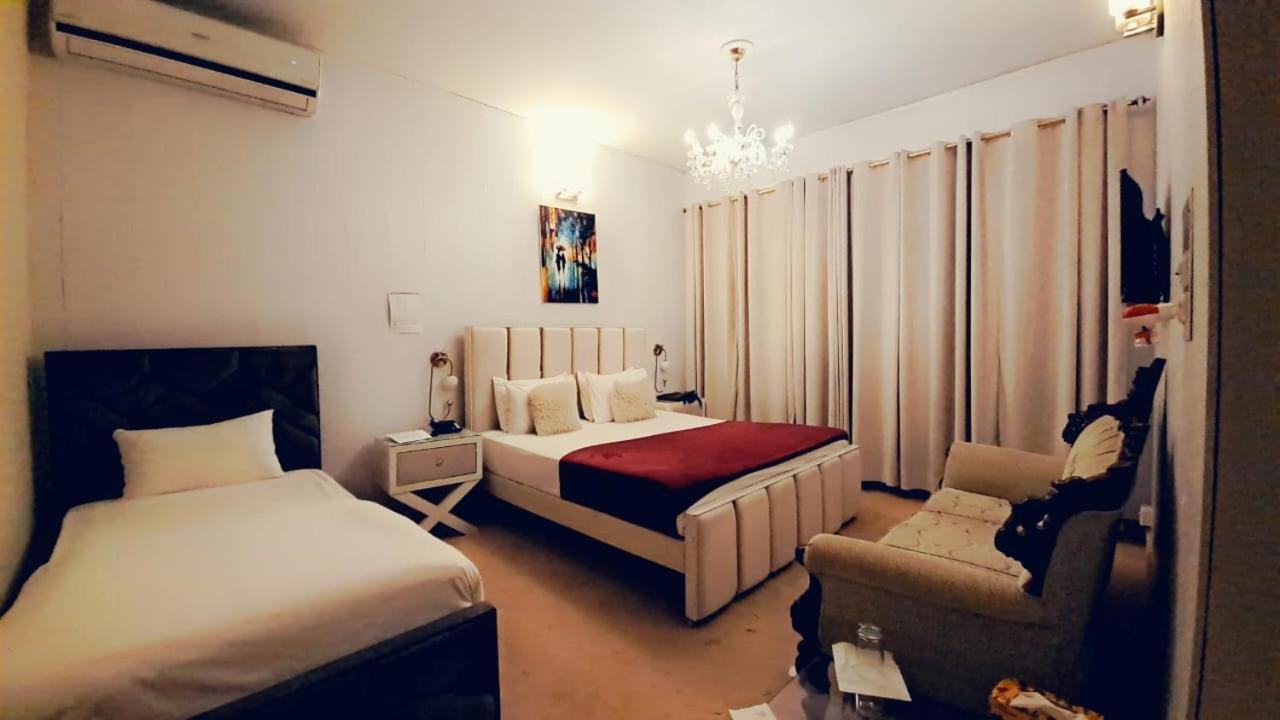 The Life Style Lodges Opp Centaurus Mall Исламабад Екстериор снимка