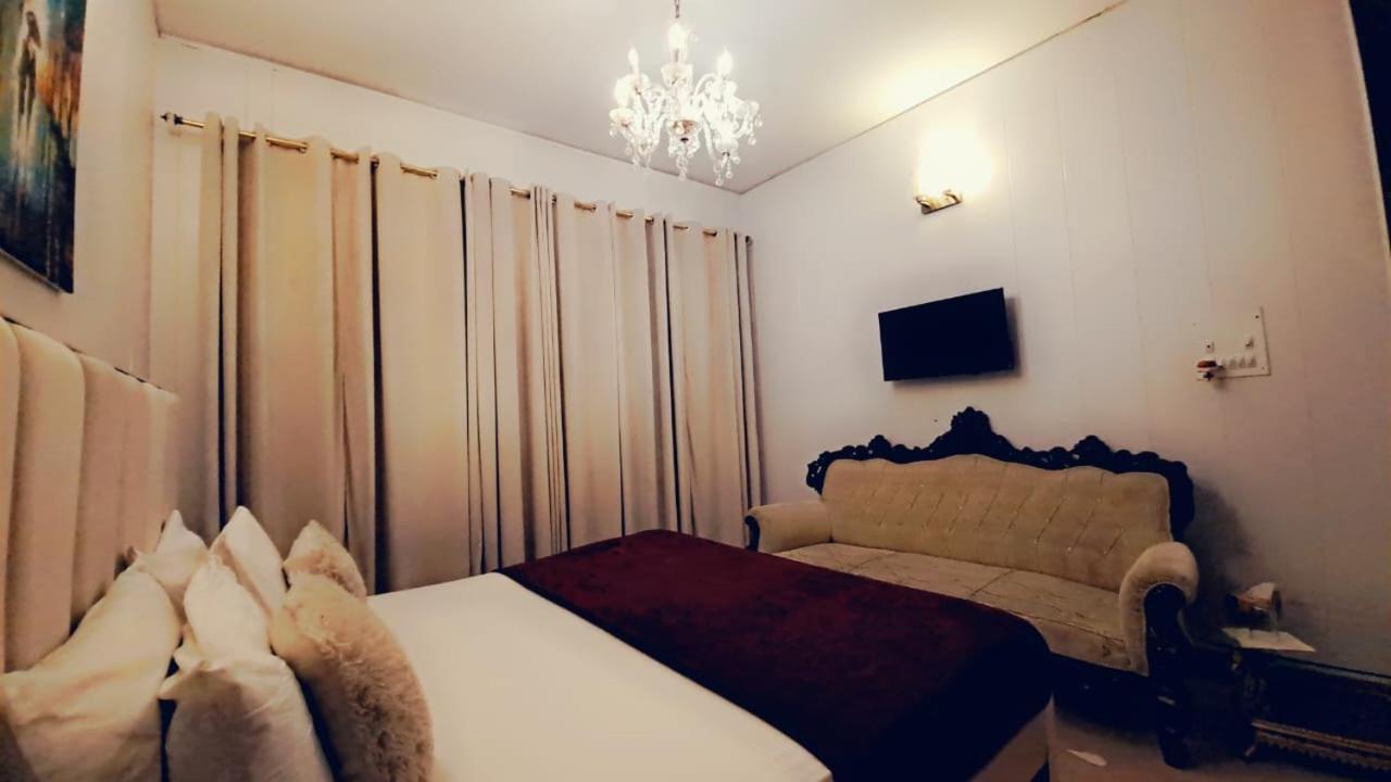 The Life Style Lodges Opp Centaurus Mall Исламабад Екстериор снимка